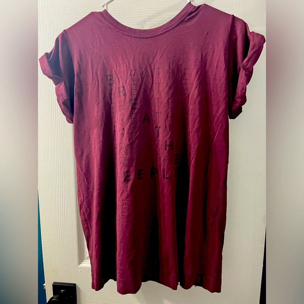 Maroon breathe lululemon cropped sleeve tee size 4